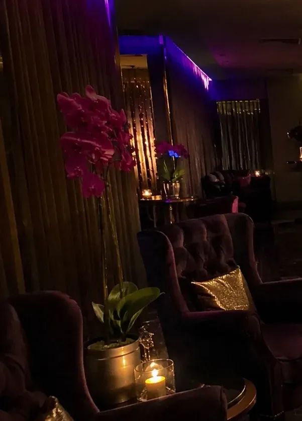 Bekleme alanı koltukları — Lila Spa, Maslak misafirlerine hizmet veren salon